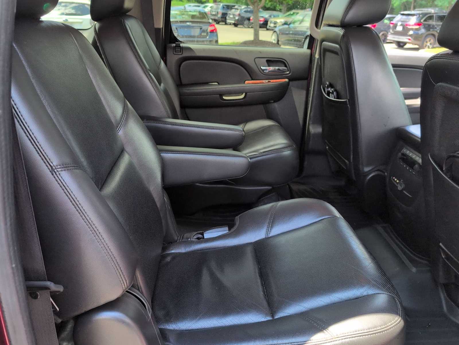 Thumbnail: 2011 Chevrolet Suburban - 19