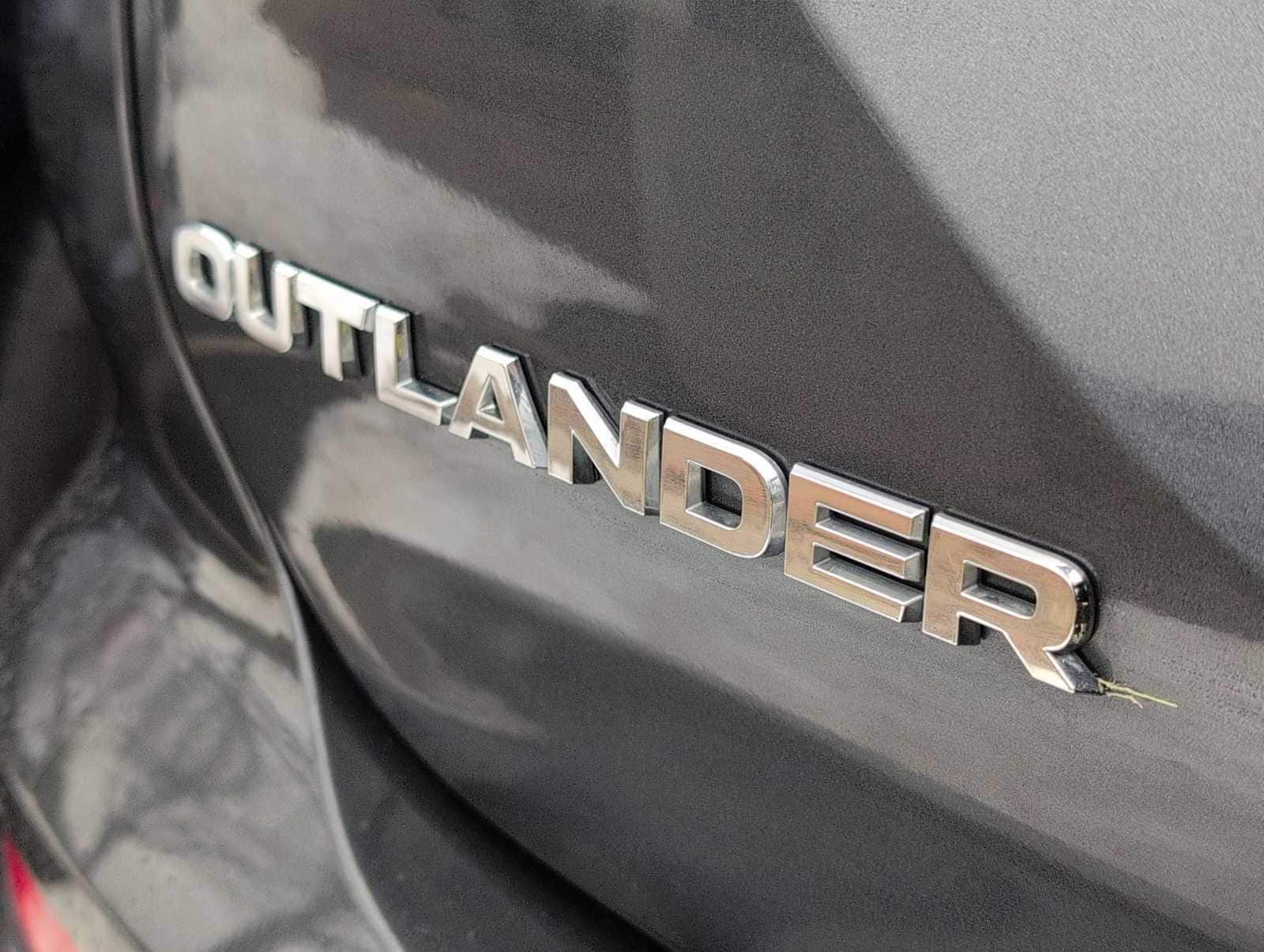 Thumbnail: 2024 Mitsubishi Outlander - 13