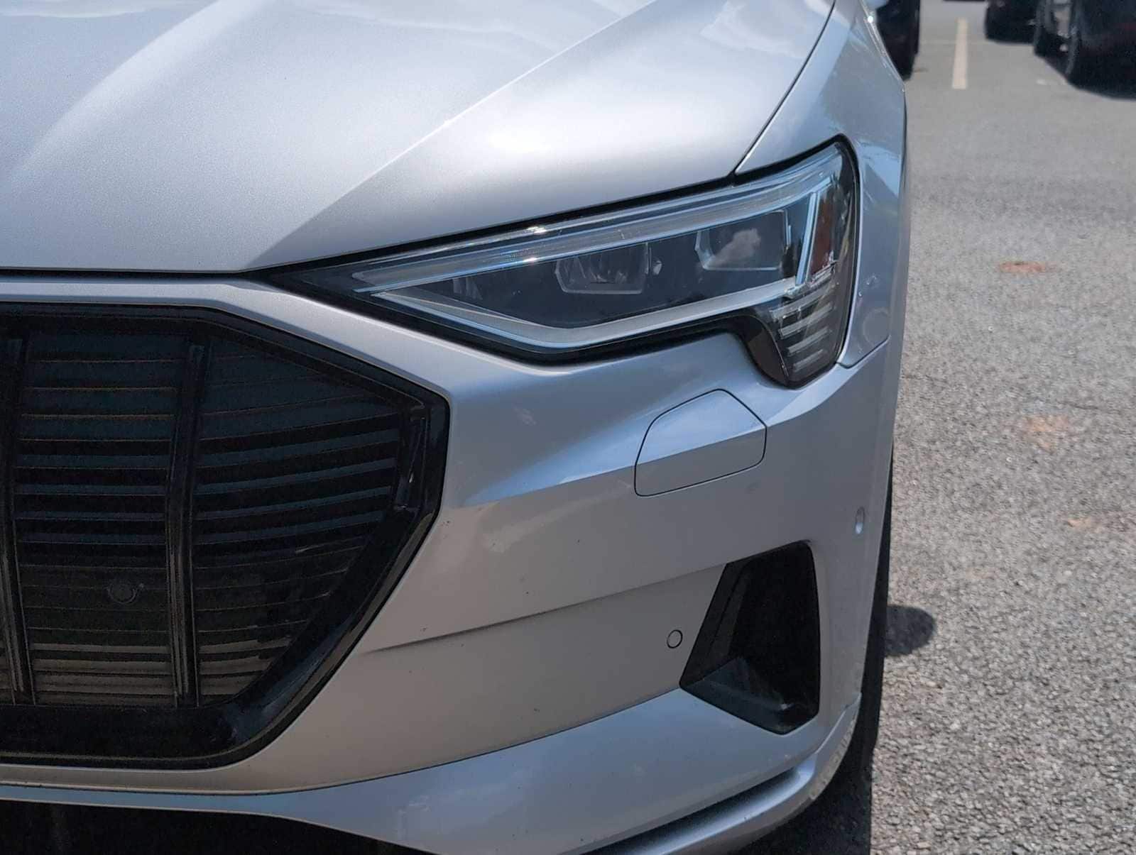 Thumbnail: 2022 Audi e-tron - 11