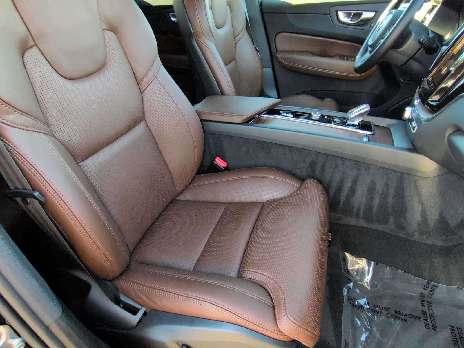 Thumbnail: 2025 Volvo XC60 - 22