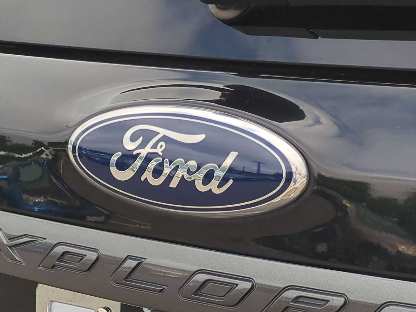 Thumbnail: 2015 Ford Explorer - 11