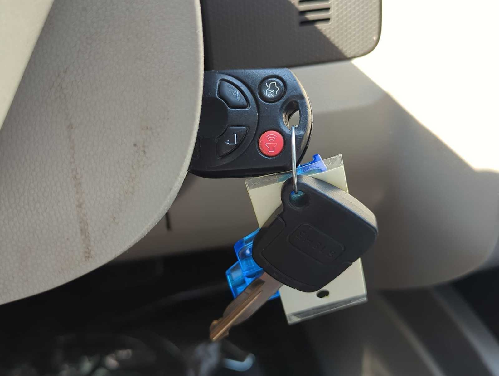 Thumbnail: 2010 Ford Escape - 33