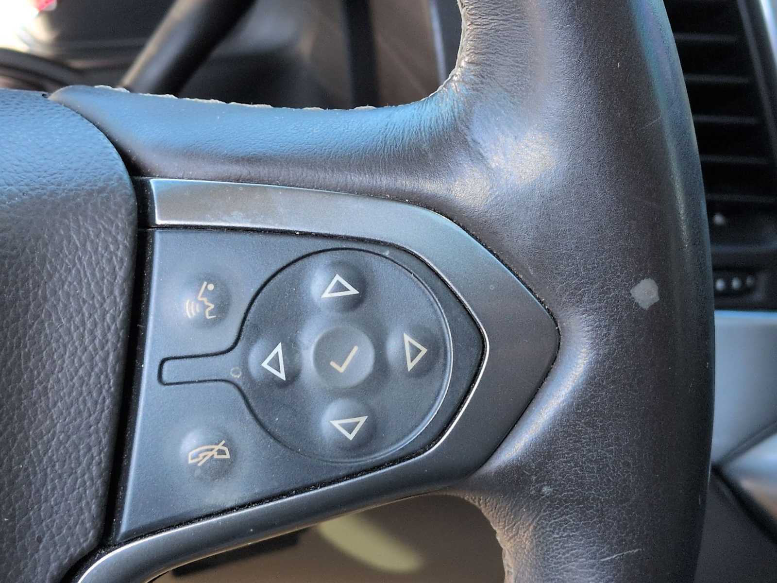 Thumbnail: 2016 Chevrolet Tahoe - 26