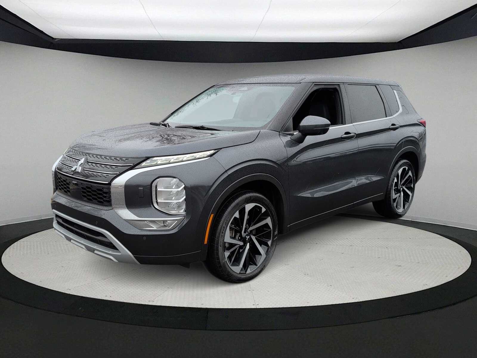 Thumbnail: 2024 Mitsubishi Outlander - 4