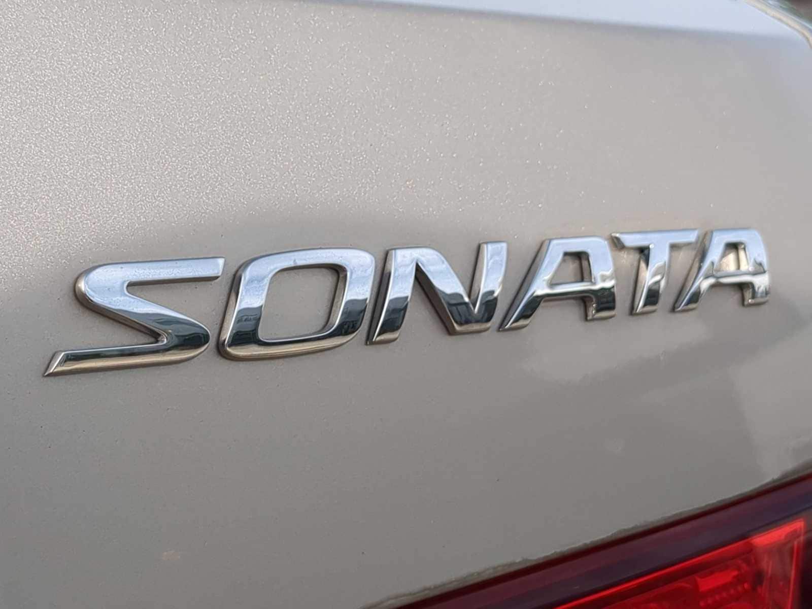 Thumbnail: 2010 Hyundai Sonata - 13