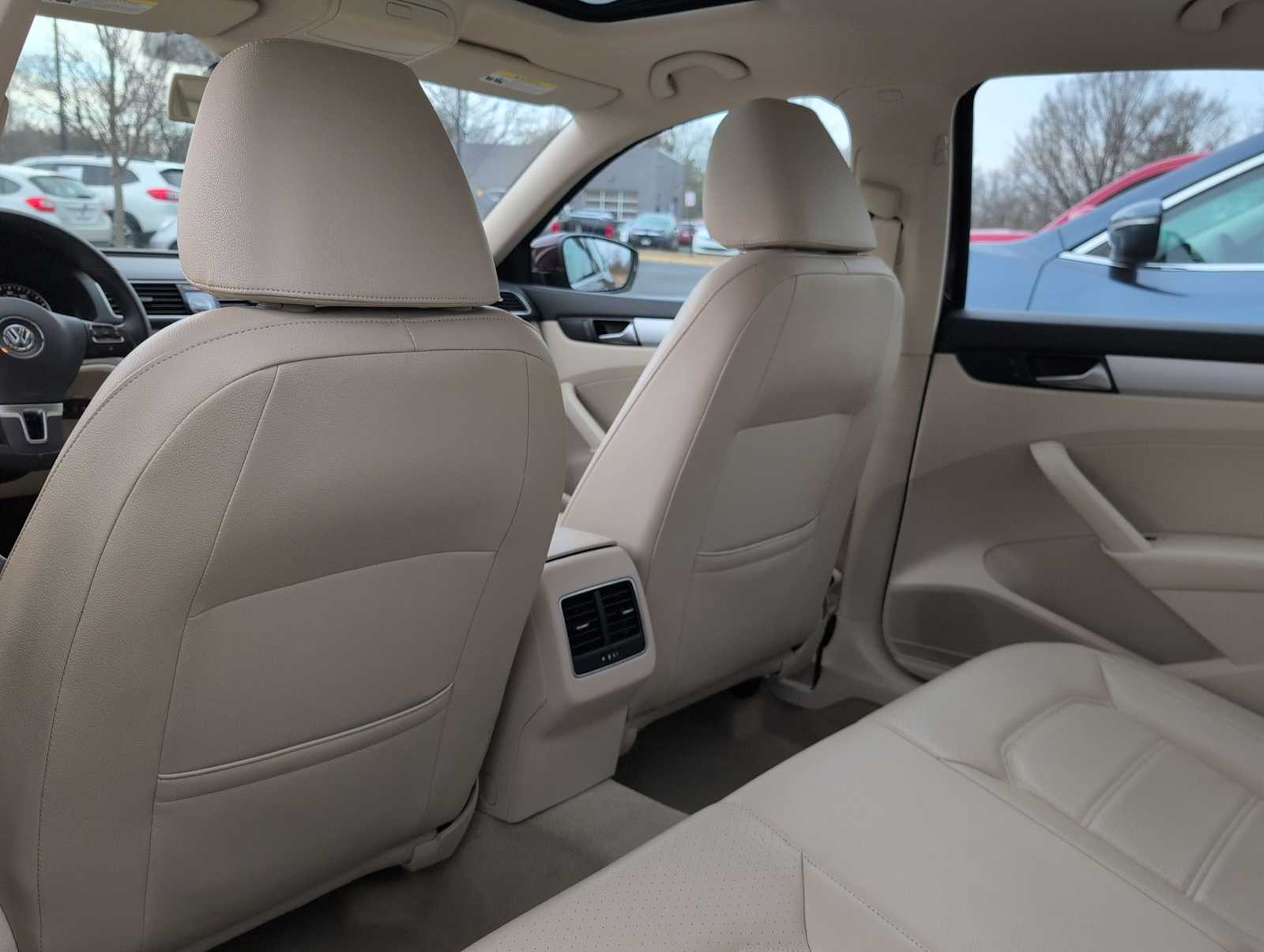 Thumbnail: 2013 Volkswagen Passat - 18