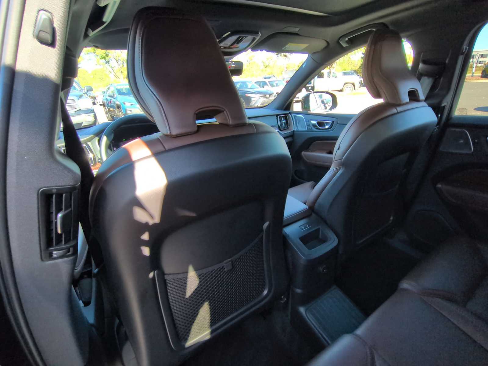 Thumbnail: 2025 Volvo XC60 - 18