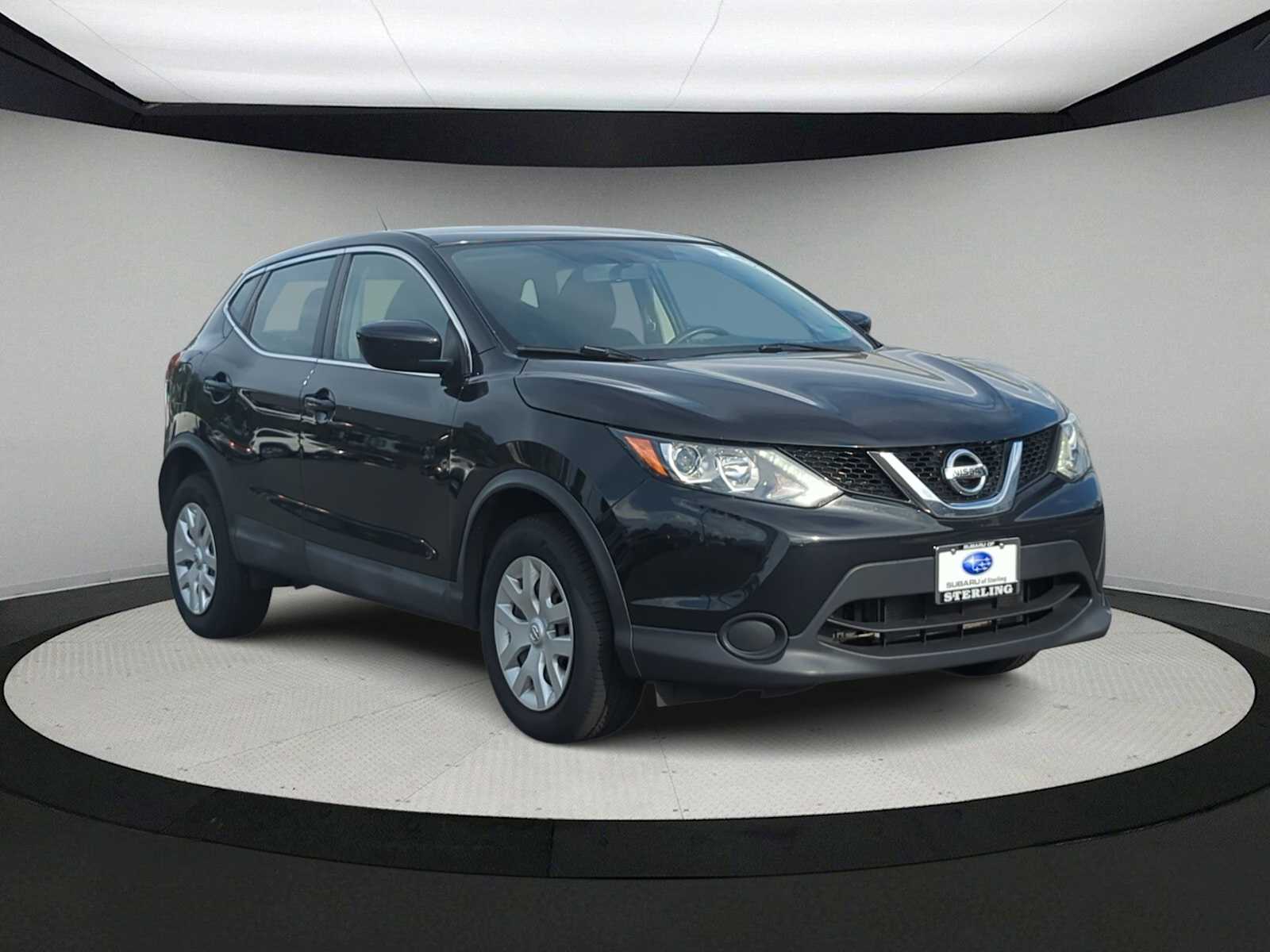 2017 Nissan Rogue Sport S photo 2