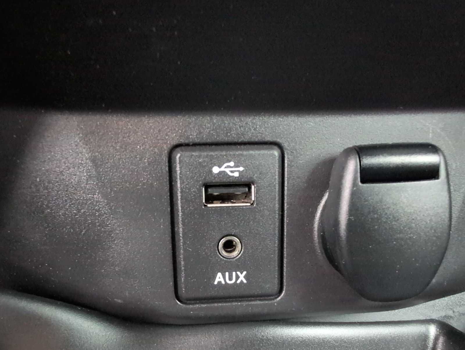 Thumbnail: 2015 Nissan Rogue - 31