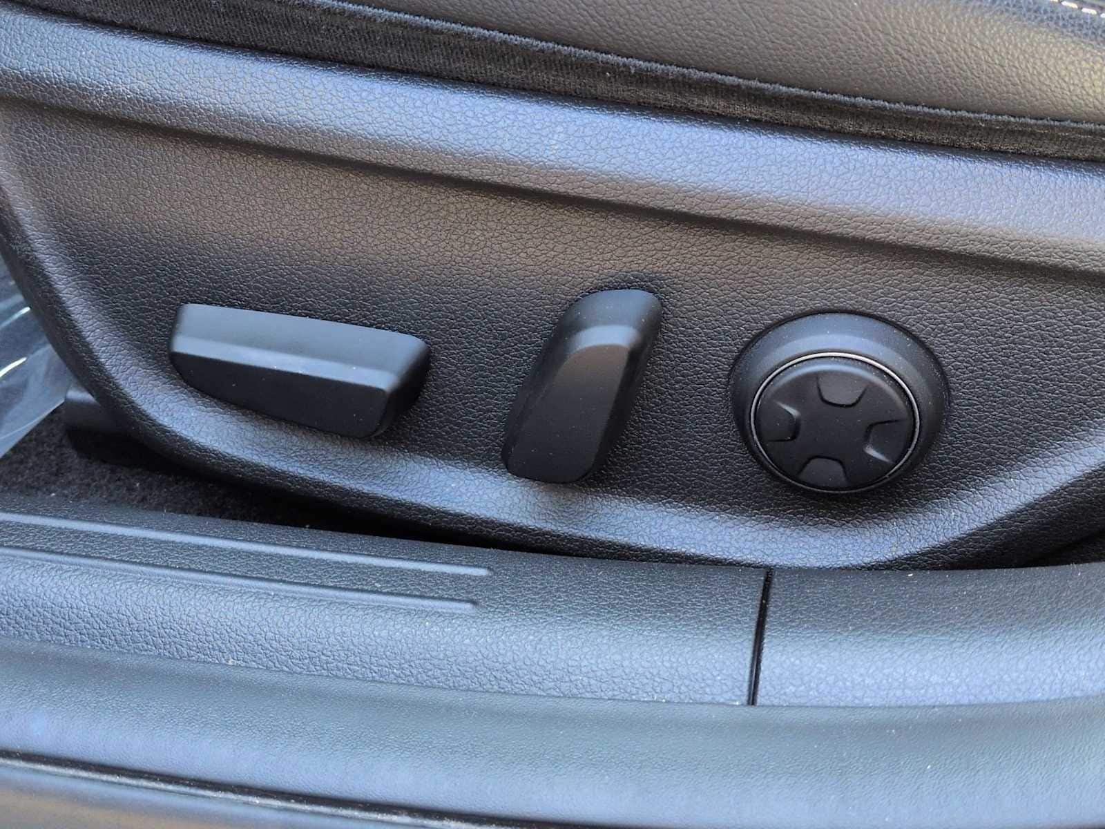 Thumbnail: 2023 Genesis G70 - 18