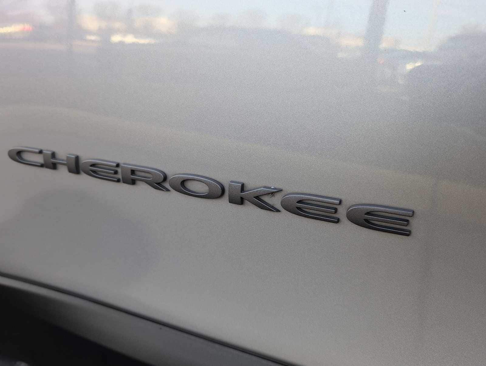 Thumbnail: 2019 Jeep Cherokee - 13