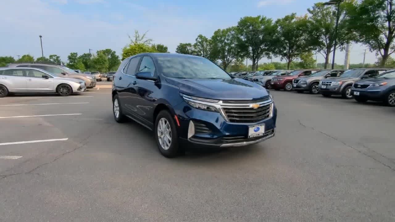 2022 Chevrolet Equinox LT photo 2