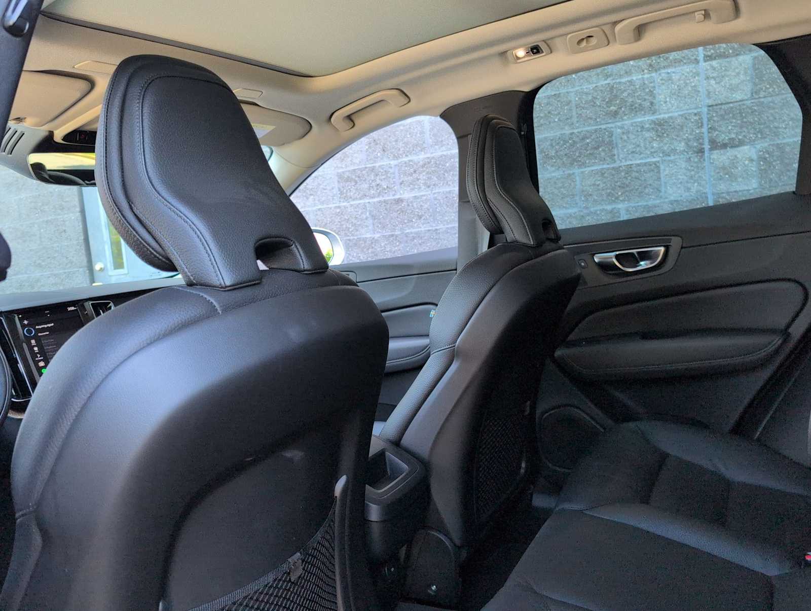 Thumbnail: 2021 Volvo XC60 - 18