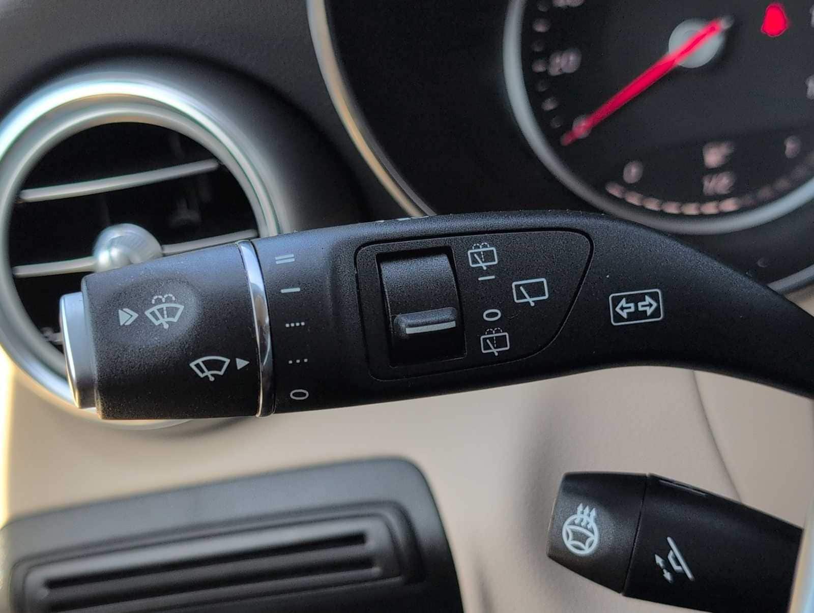 Thumbnail: 2022 Mercedes-Benz GLC - 26