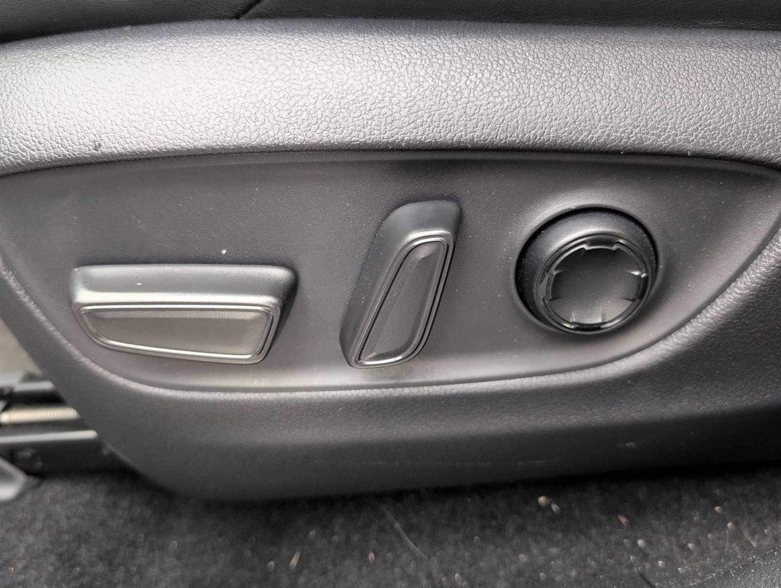 Thumbnail: 2021 Toyota Venza - 17