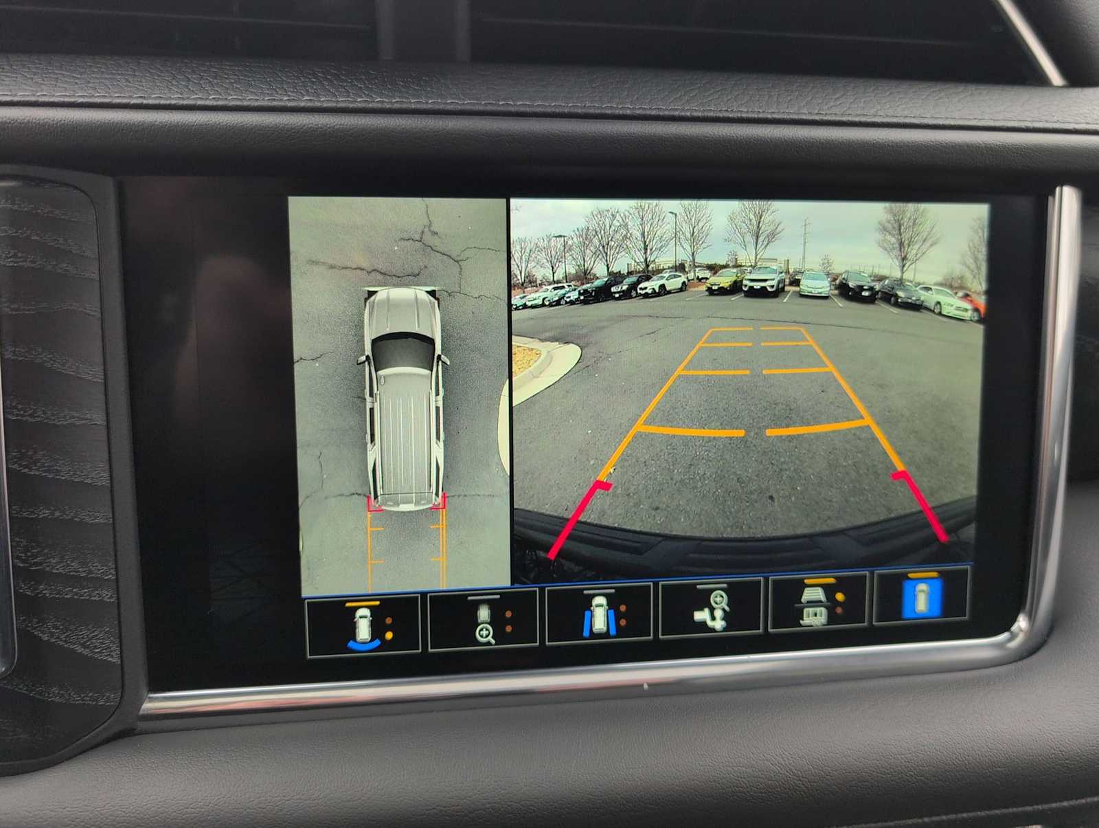 Thumbnail: 2024 GMC Yukon XL - 32