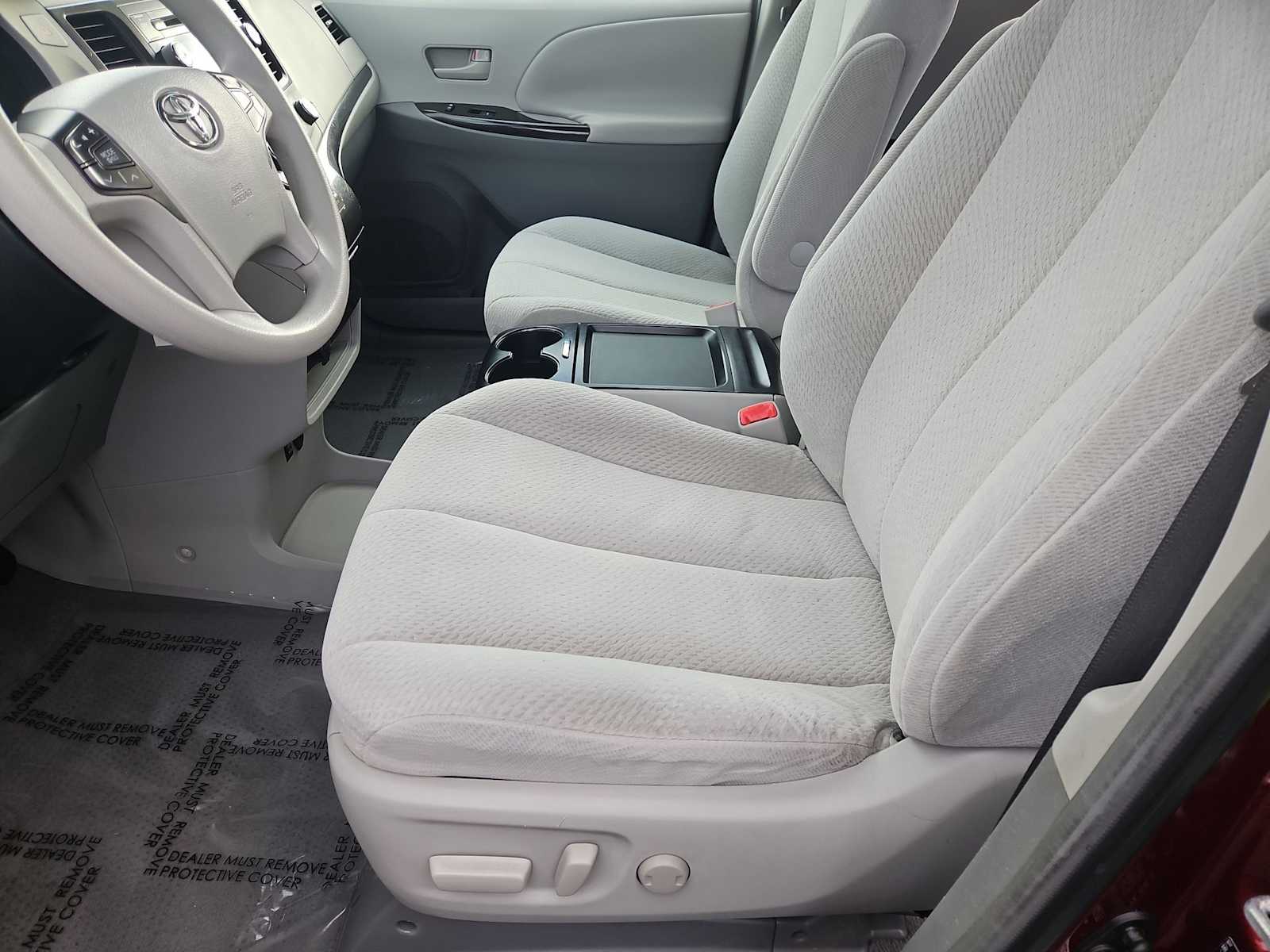 Thumbnail: 2011 Toyota Sienna - 15