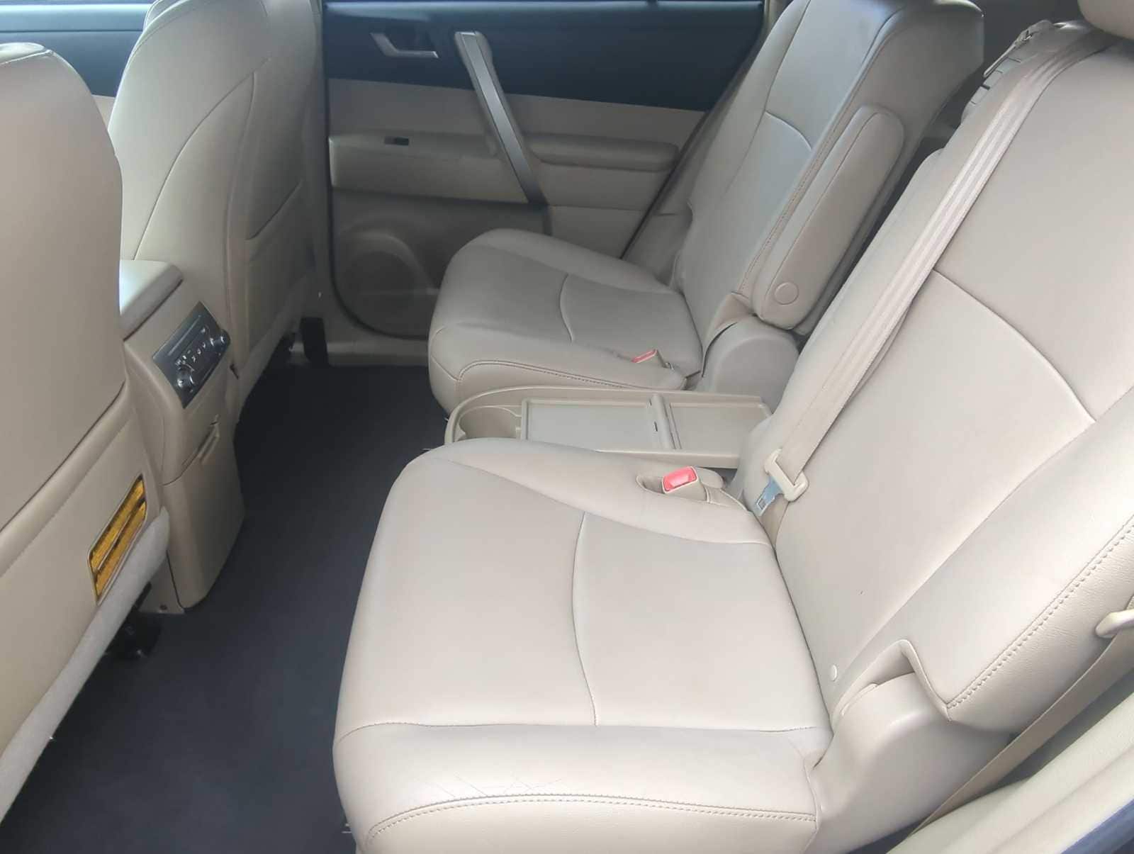 Thumbnail: 2013 Toyota Highlander - 21