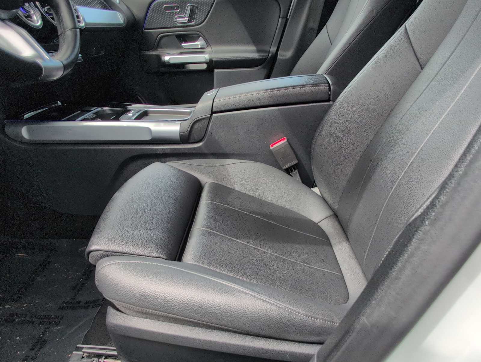 Thumbnail: 2024 Mercedes-Benz GLB - 16