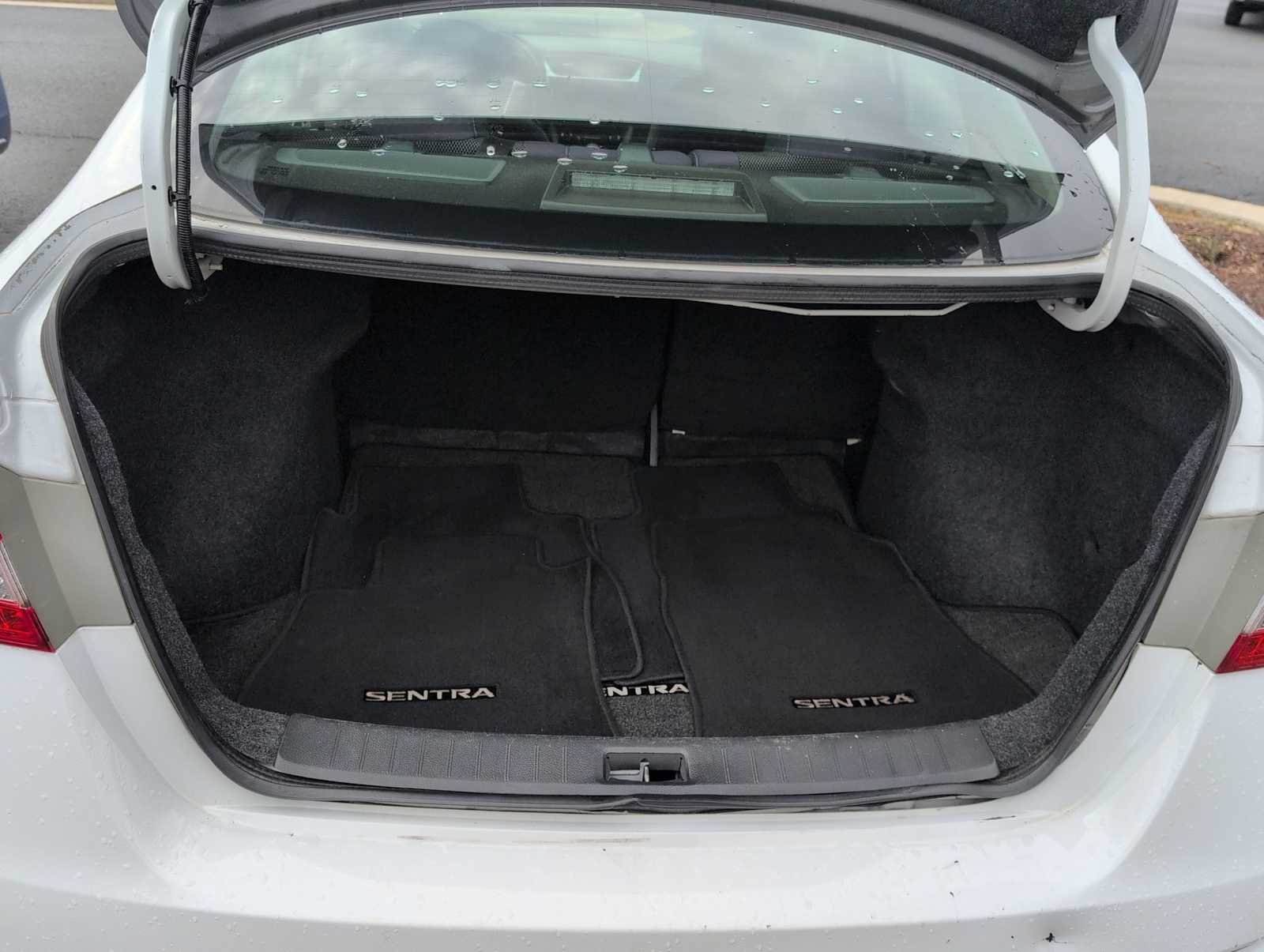 Thumbnail: 2015 Nissan Sentra - 30