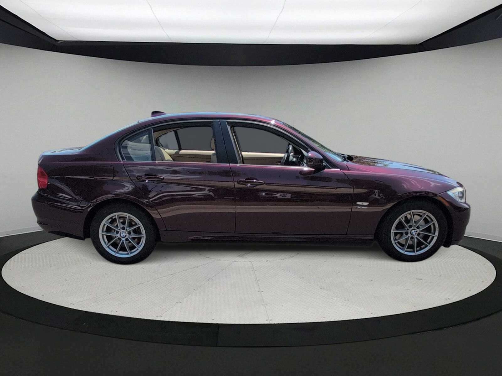 Thumbnail: 2010 BMW 3 Series - 9