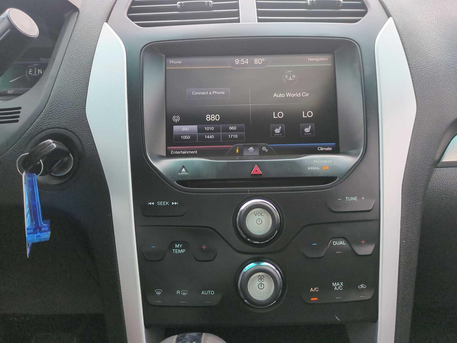 Thumbnail: 2015 Ford Explorer - 29