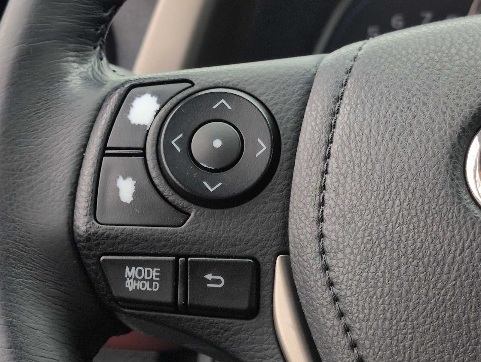 Thumbnail: 2014 Toyota RAV4 - 23