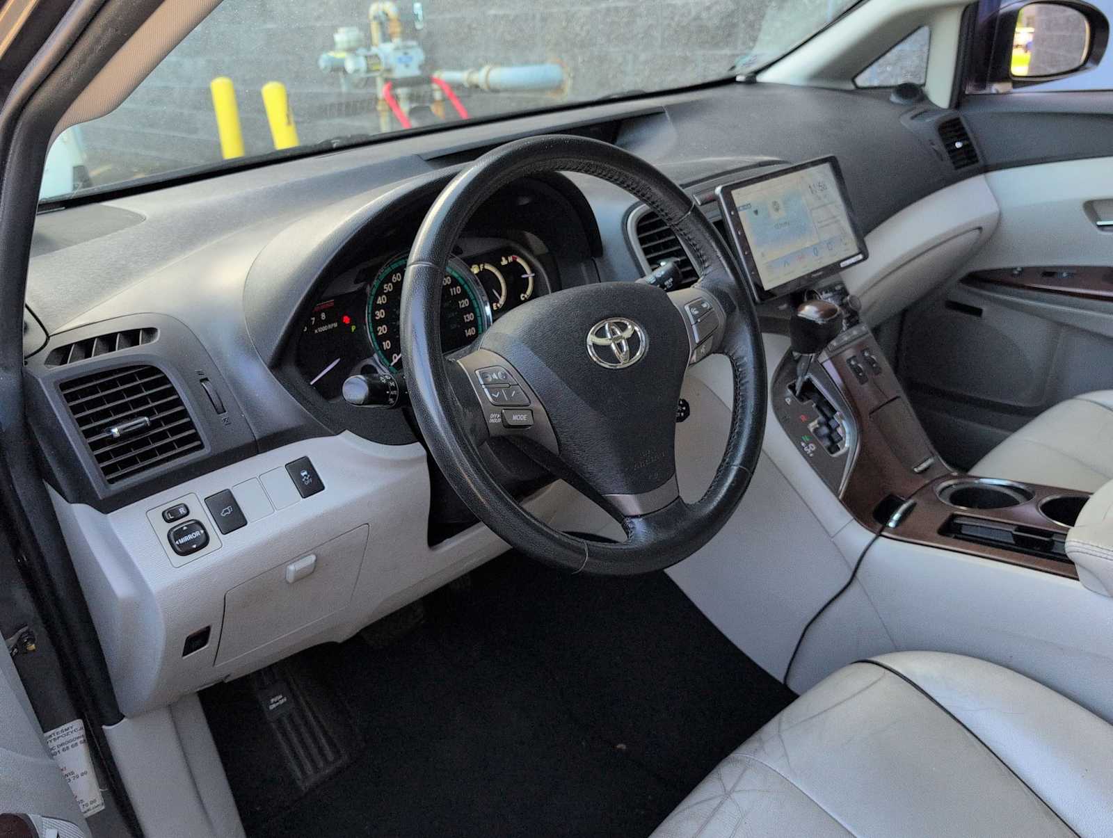 Thumbnail: 2011 Toyota Venza - 10