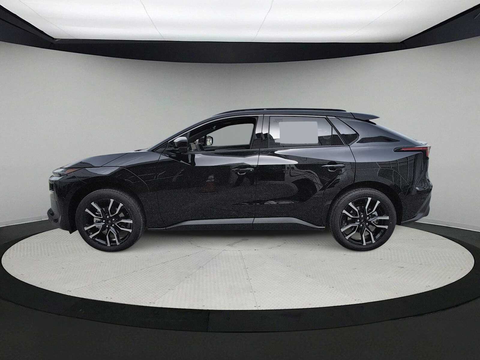 Thumbnail: 2026 Subaru Solterra - 5