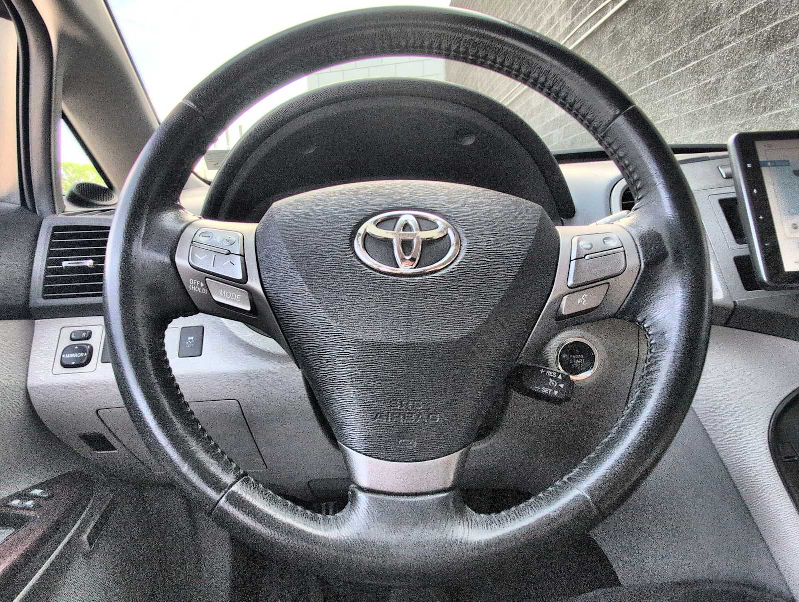 Thumbnail: 2011 Toyota Venza - 22