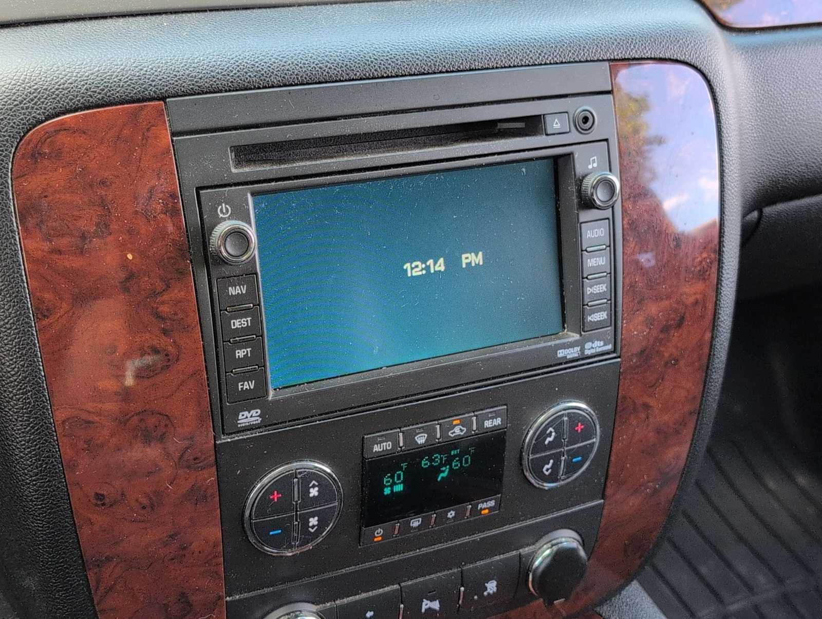 Thumbnail: 2011 Chevrolet Suburban - 25