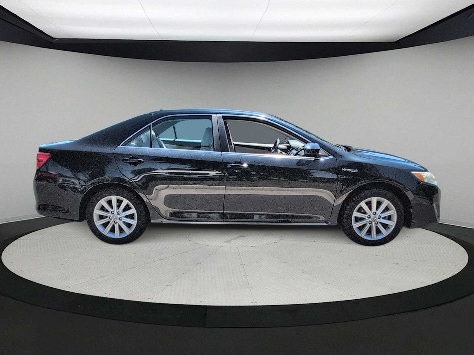 Thumbnail: 2012 Toyota Camry - 9