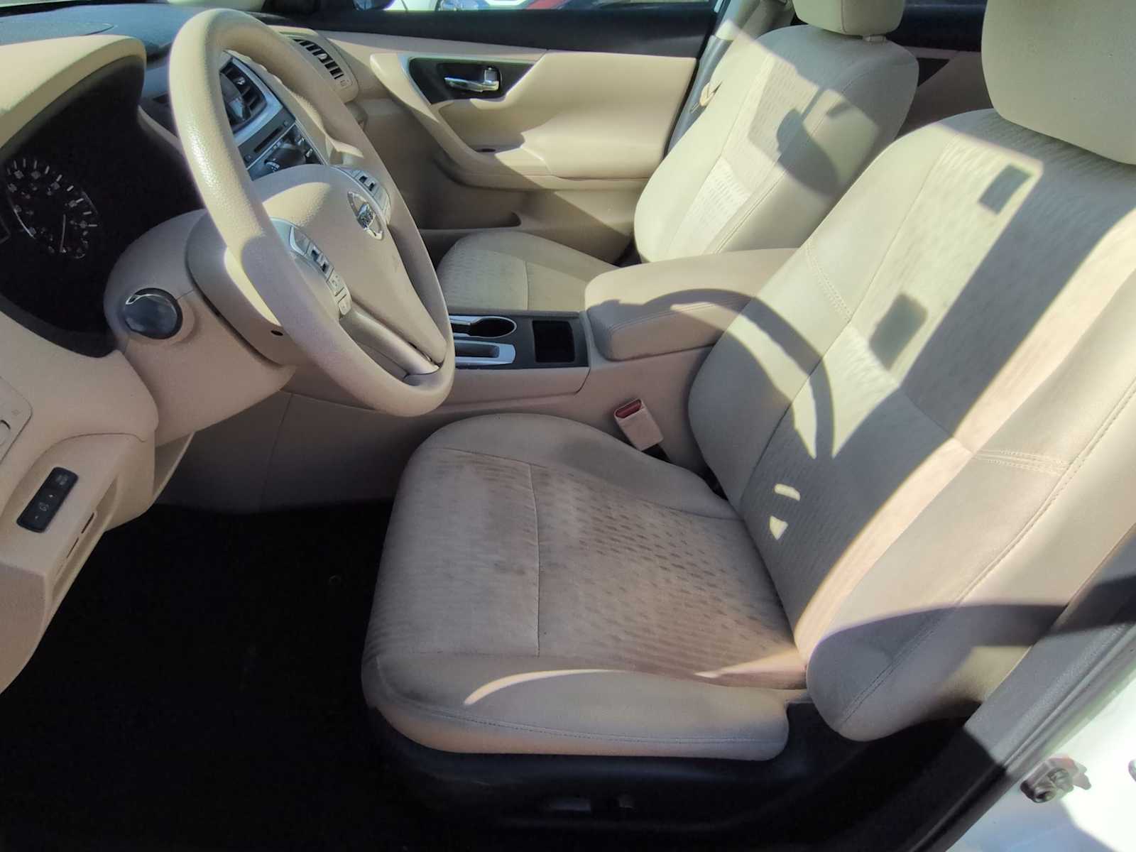 Thumbnail: 2016 Nissan Altima - 10