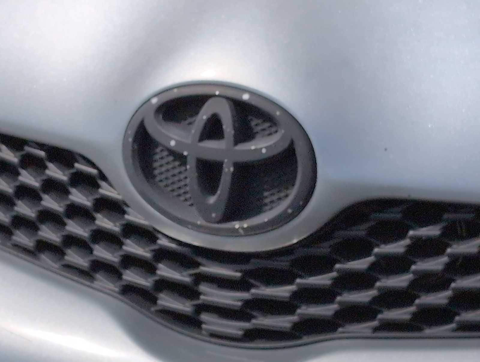 Thumbnail: 2010 Toyota Yaris - 12