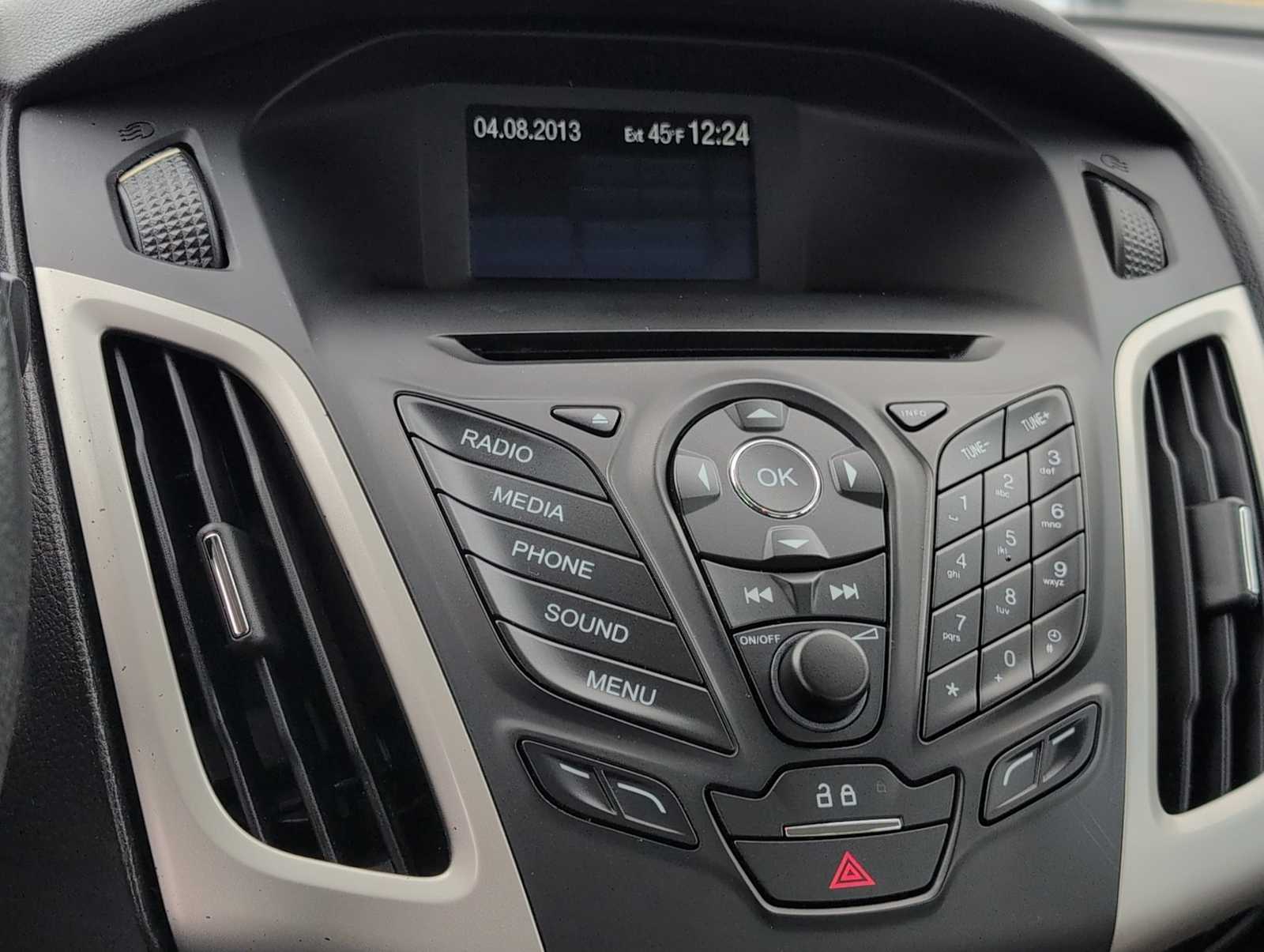 Thumbnail: 2013 Ford Focus - 26