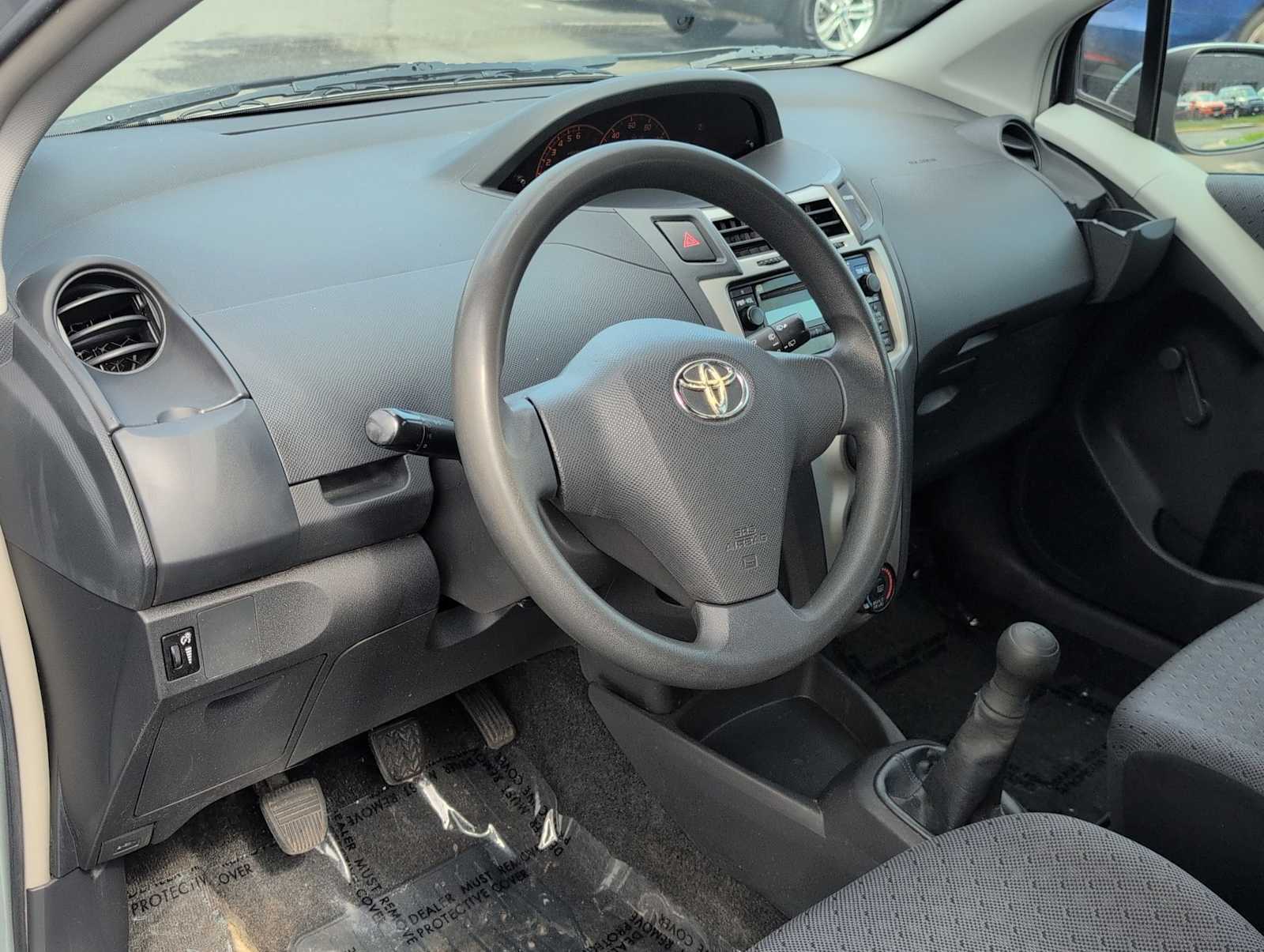 Thumbnail: 2010 Toyota Yaris - 10