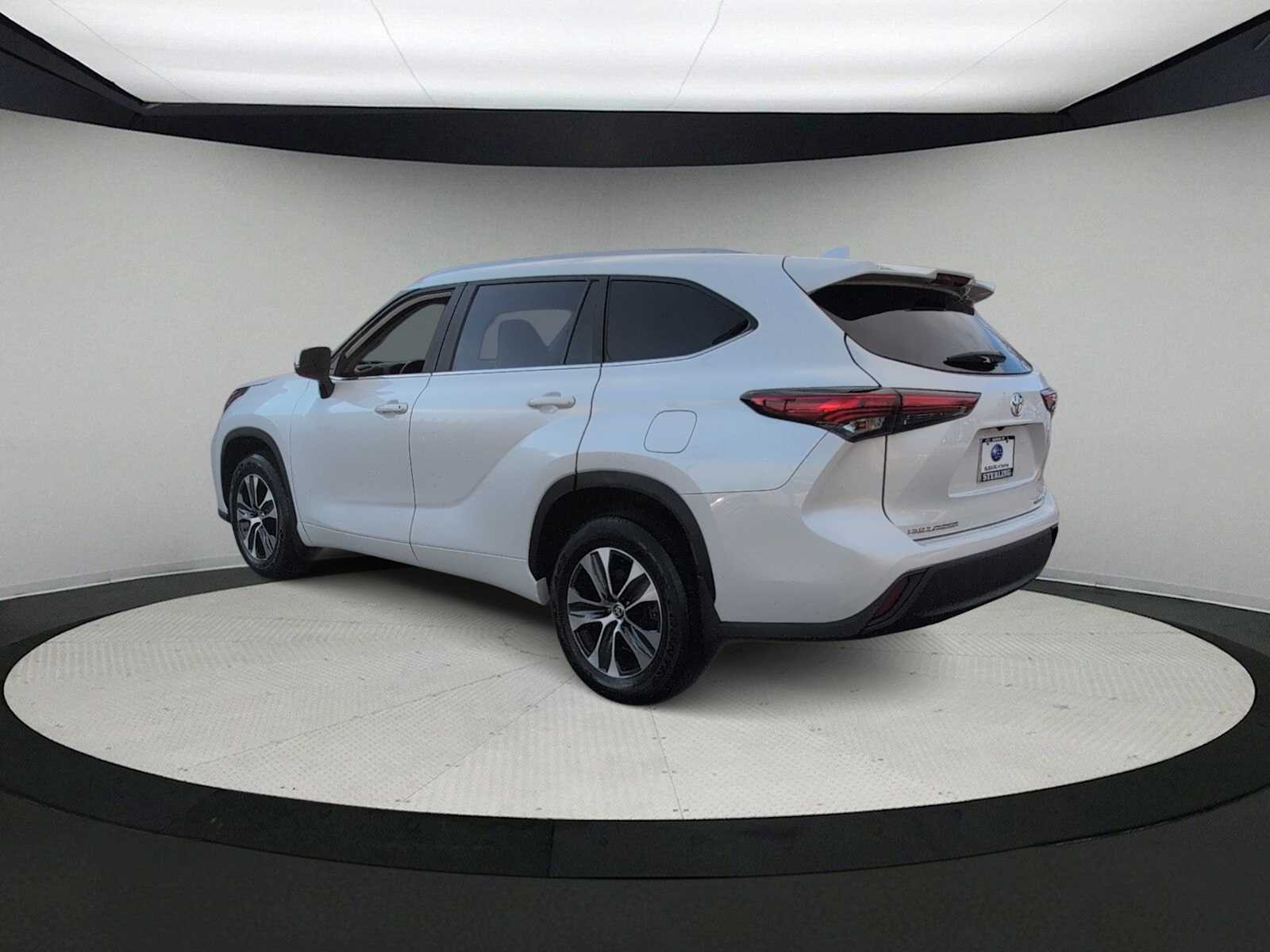 Thumbnail: 2023 Toyota Highlander - 6