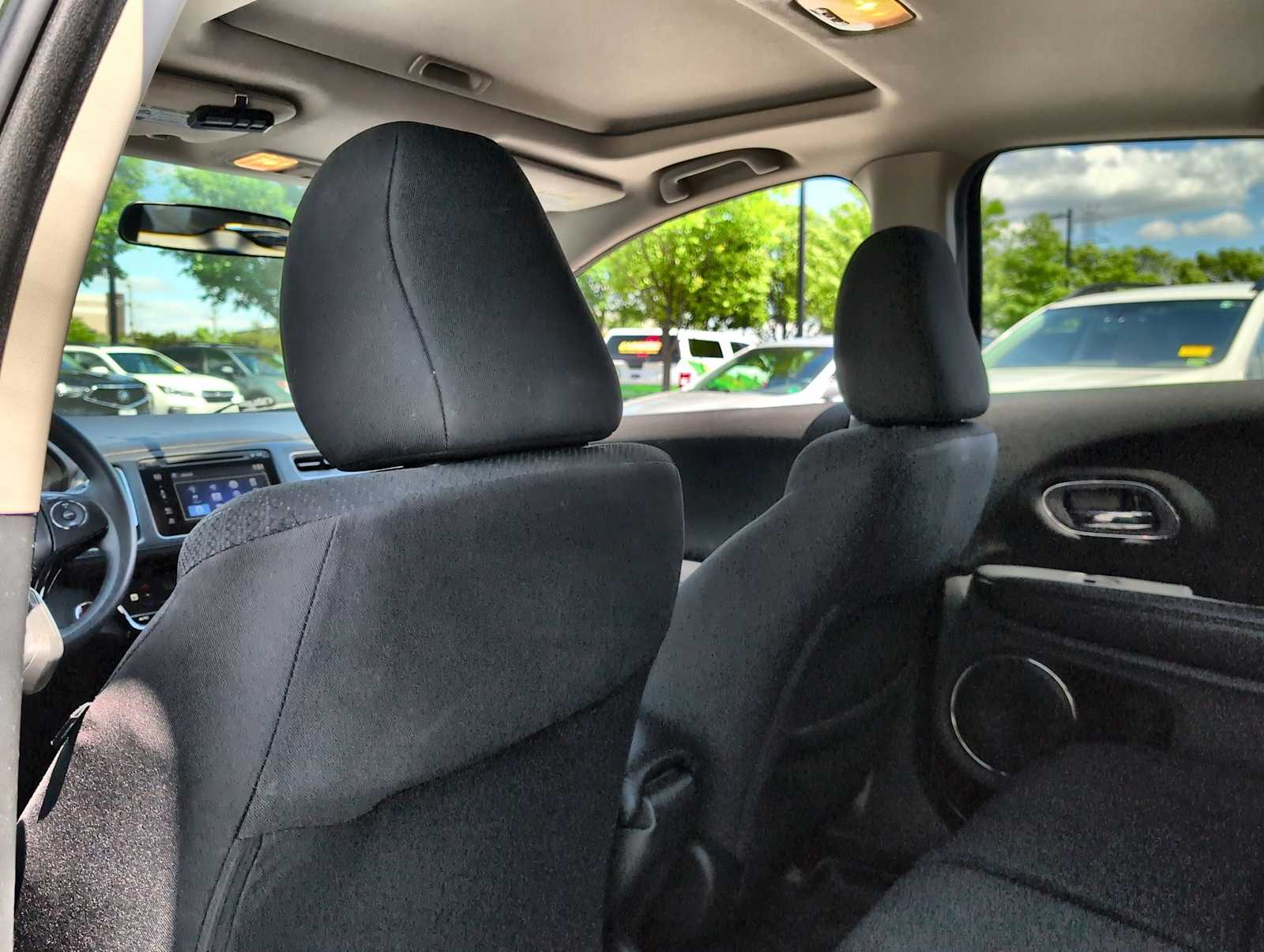 Thumbnail: 2016 Honda HR-V - 17