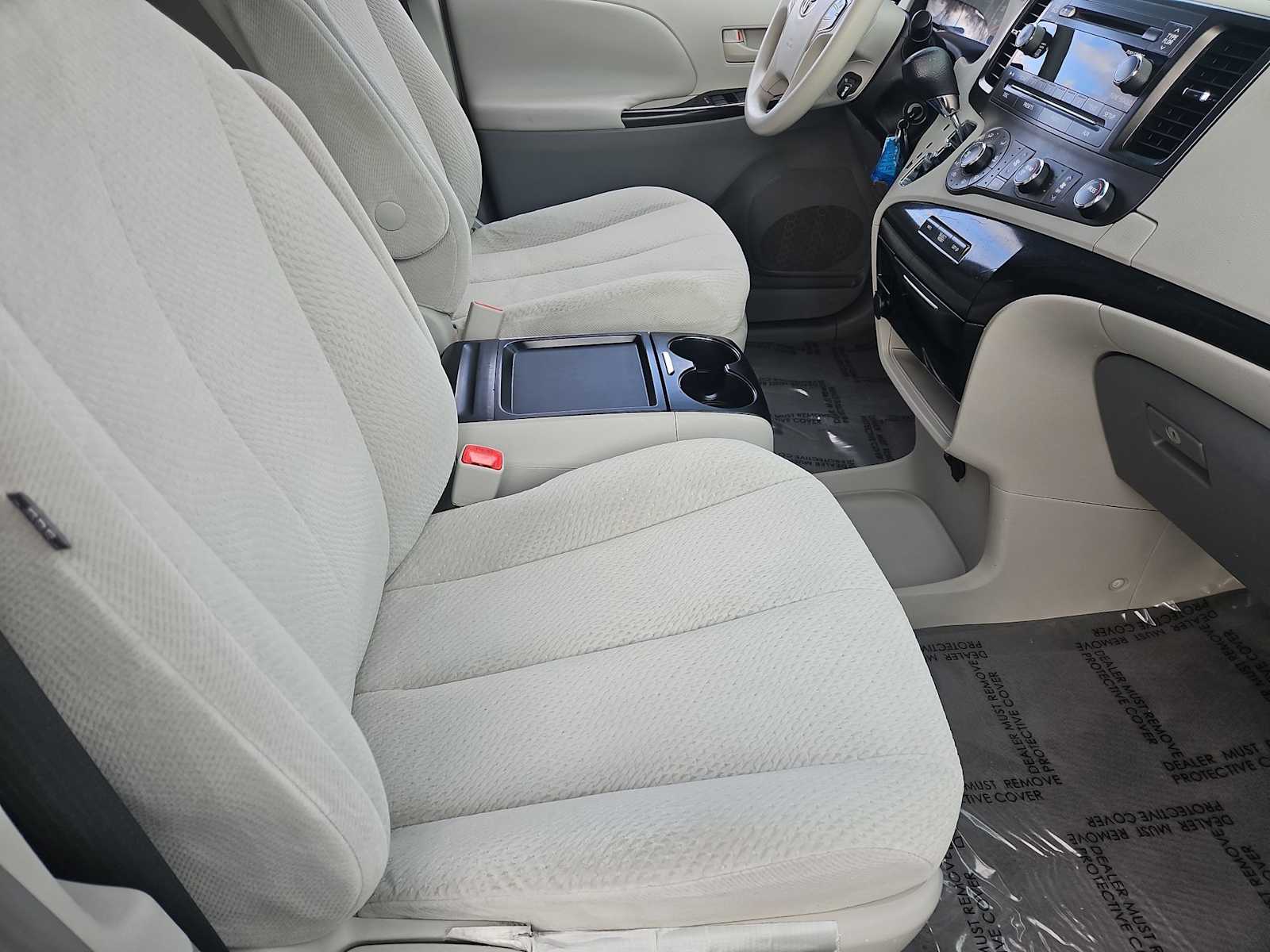 Thumbnail: 2011 Toyota Sienna - 20