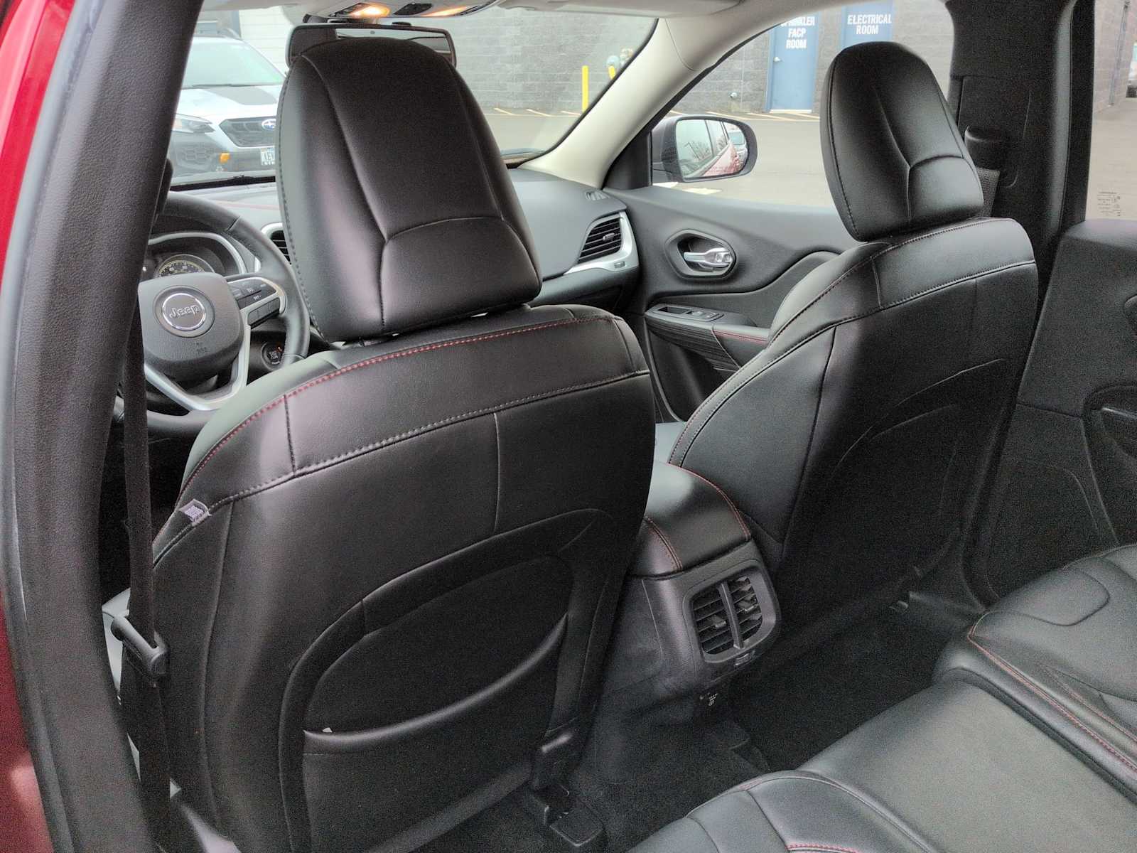 Thumbnail: 2015 Jeep Cherokee - 19