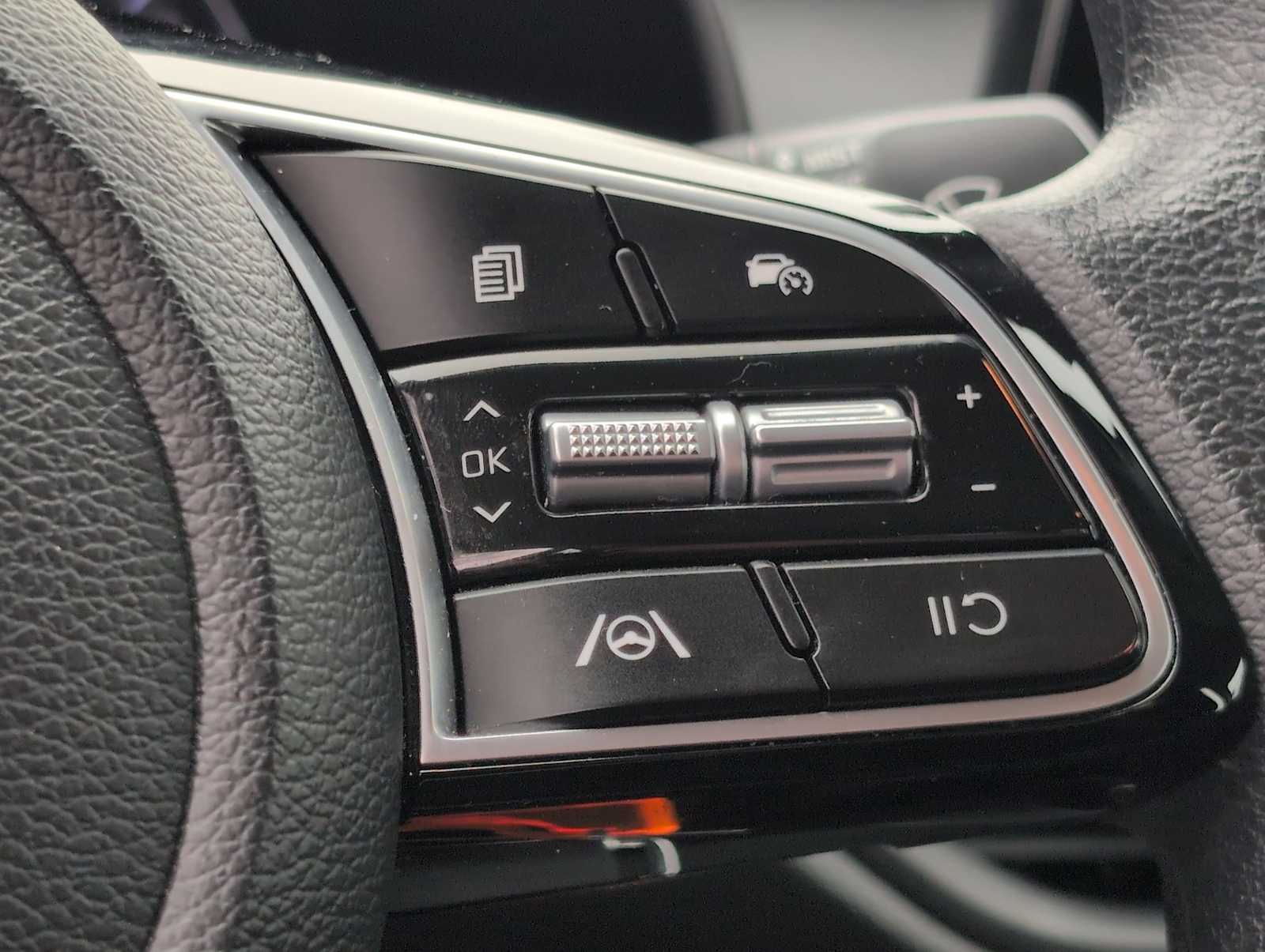 Thumbnail: 2024 Kia Forte - 24