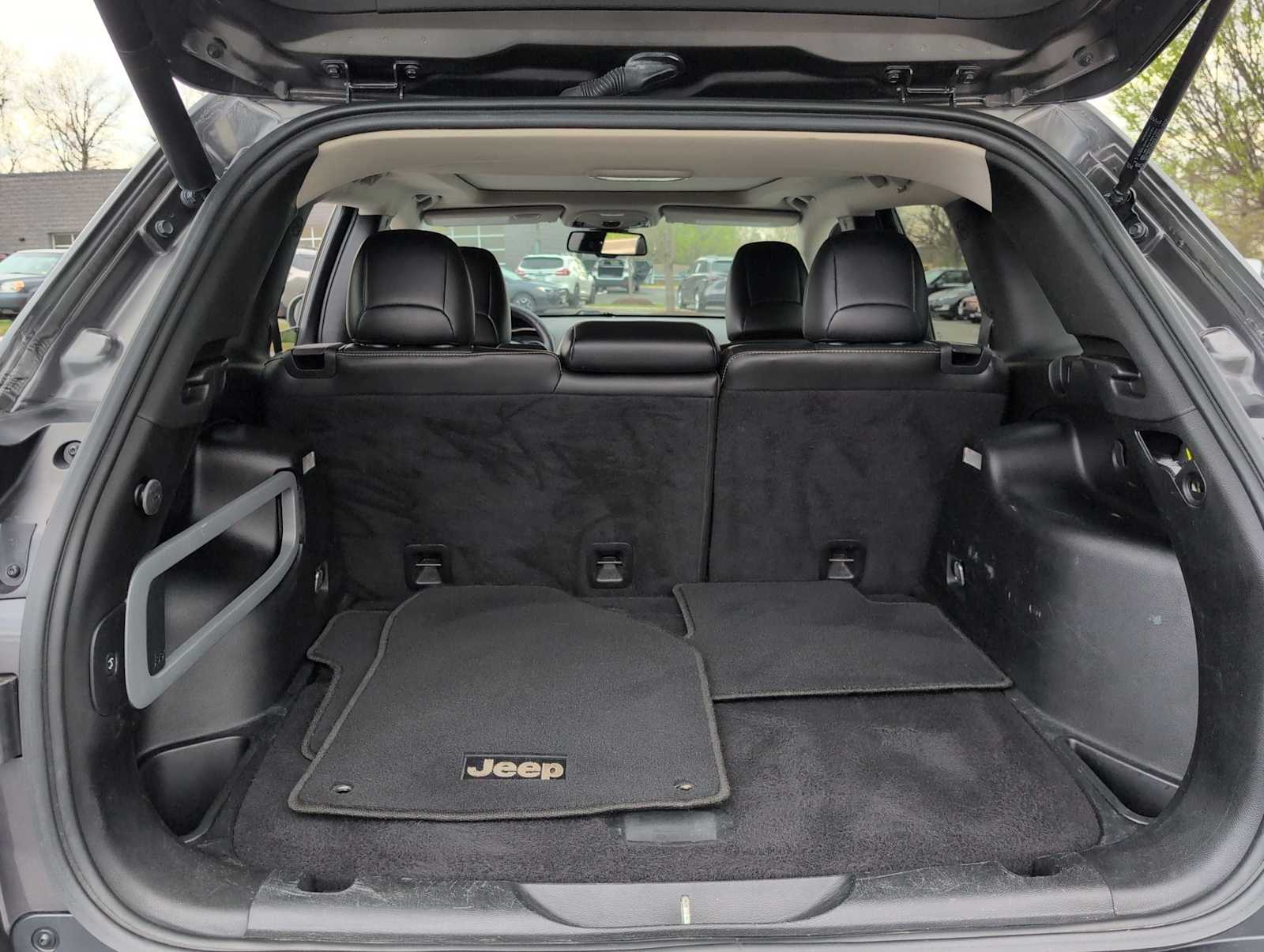 Thumbnail: 2015 Jeep Cherokee - 33