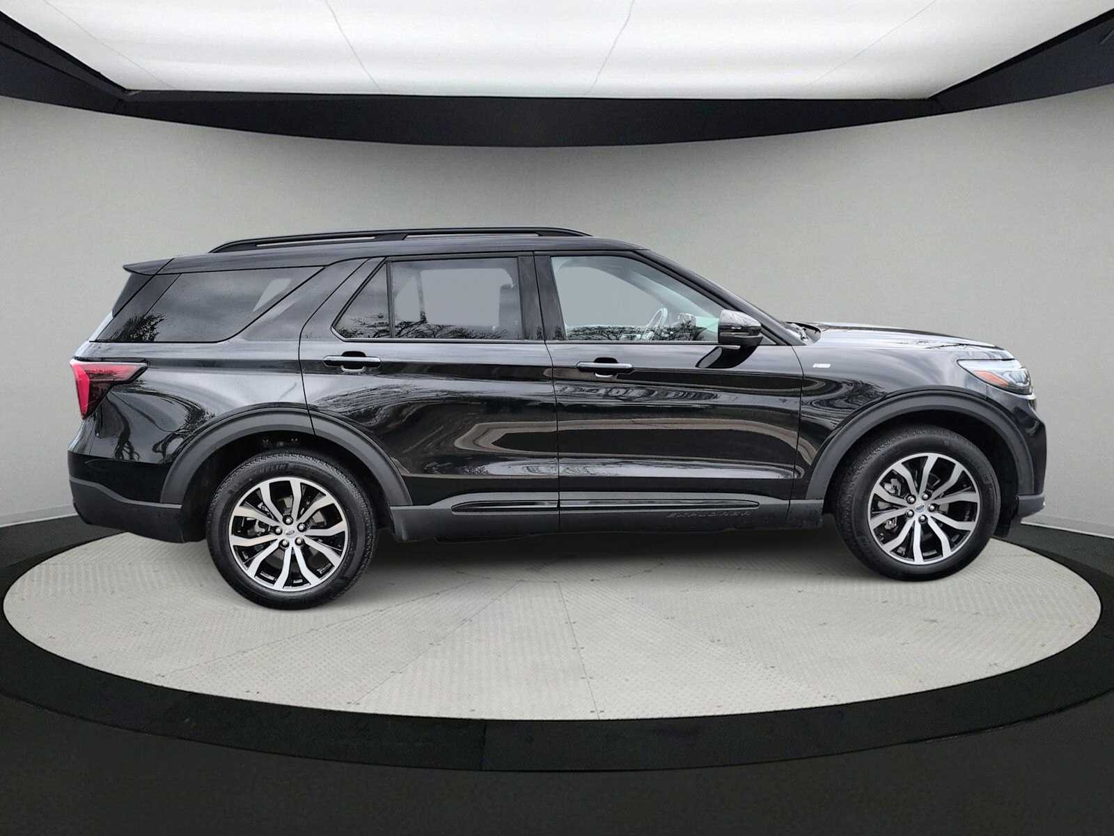 Thumbnail: 2025 Ford Explorer - 9