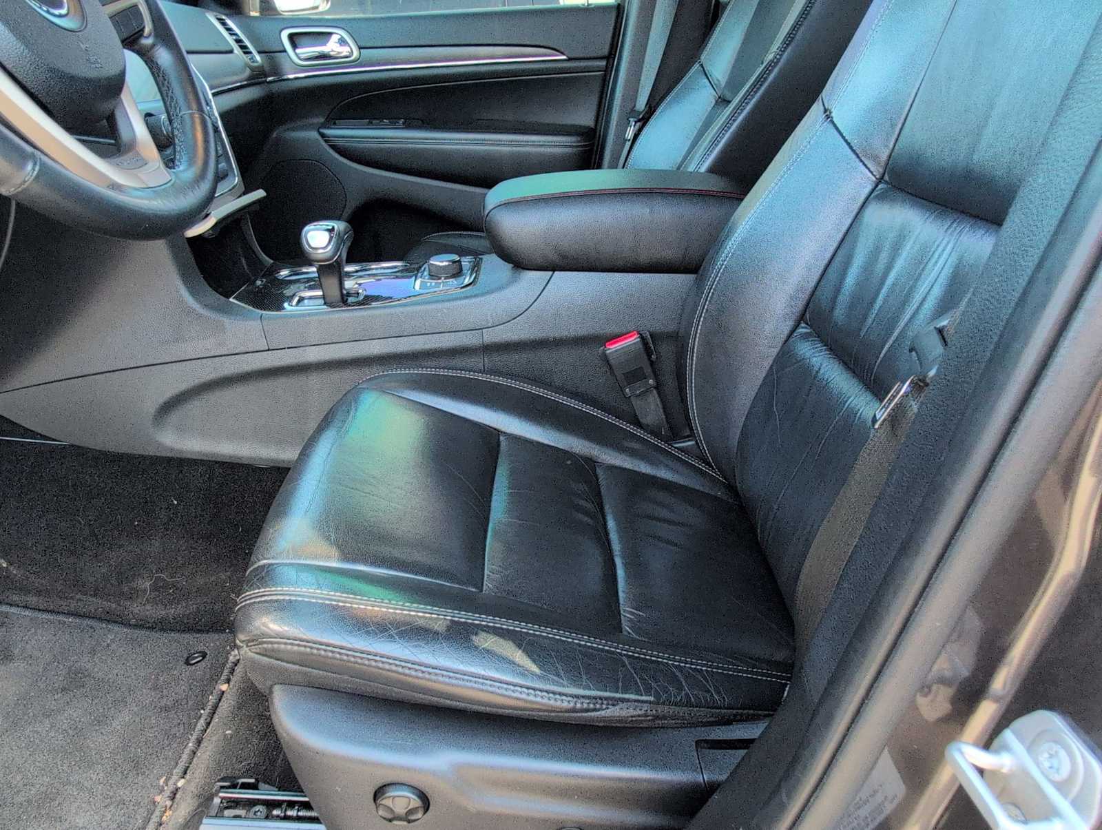 Thumbnail: 2015 Jeep Grand Cherokee - 17