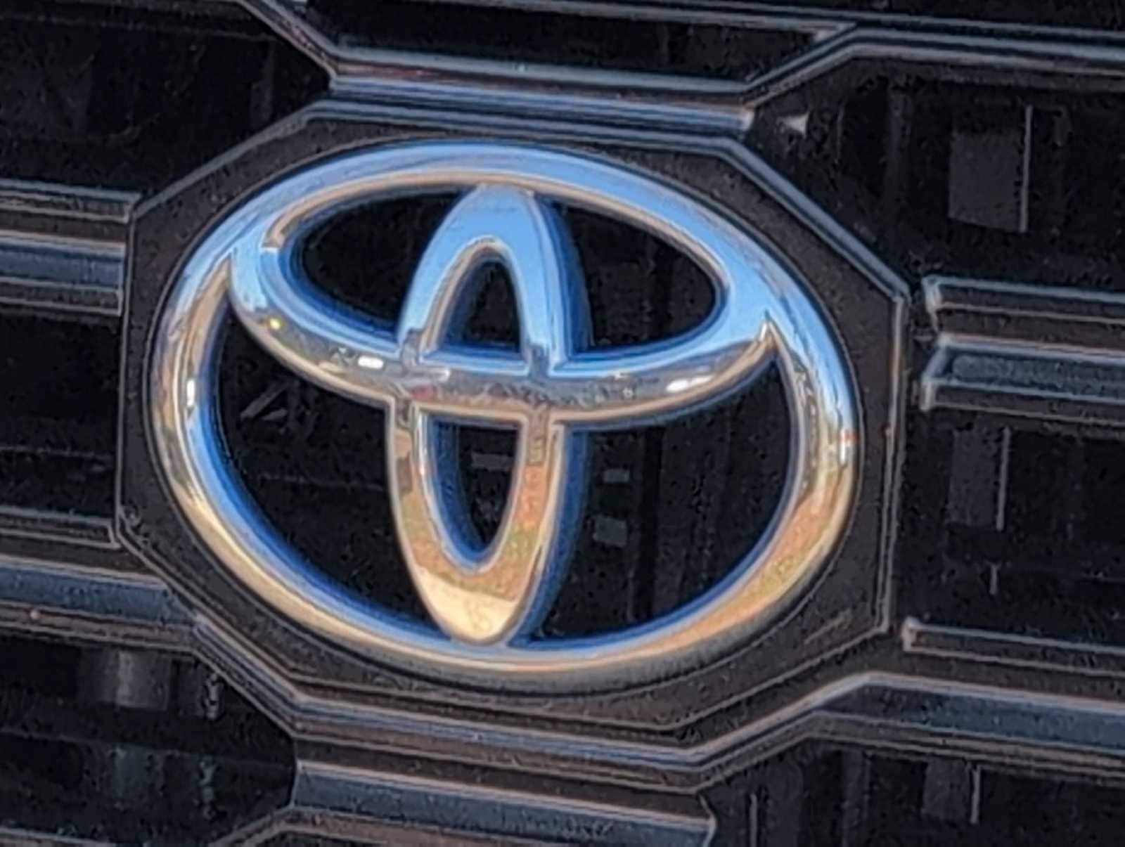 Thumbnail: 2023 Toyota Sequoia - 12