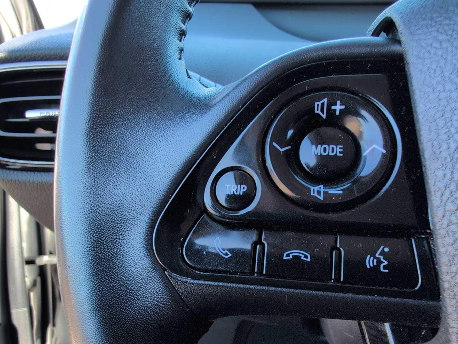 Thumbnail: 2021 Toyota Prius - 24