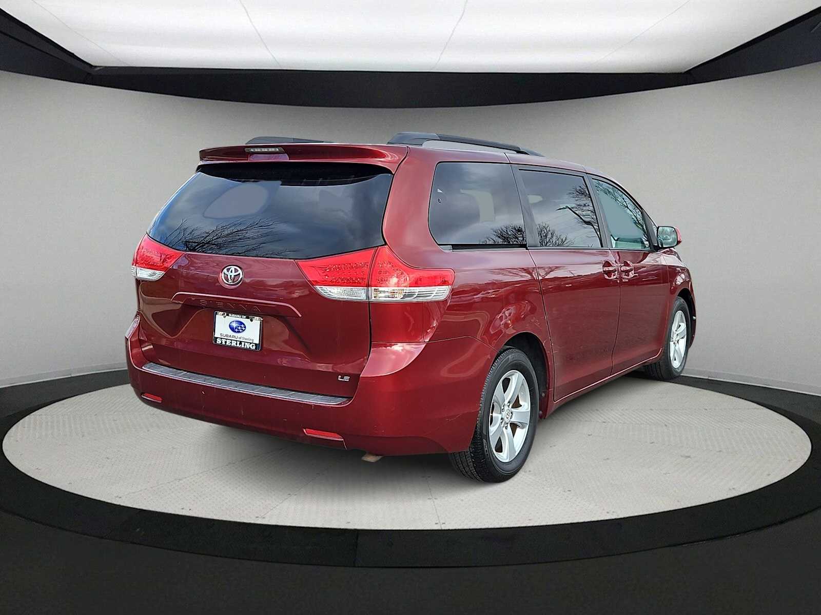 Thumbnail: 2011 Toyota Sienna - 8
