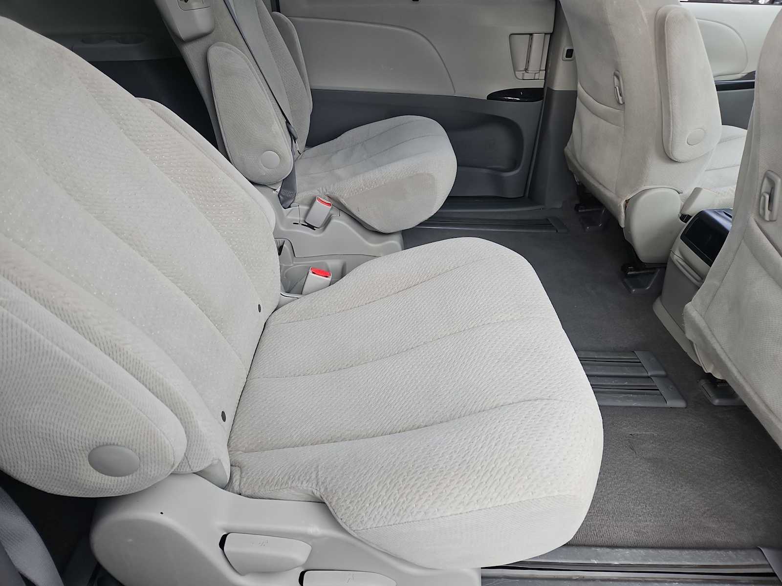 Thumbnail: 2011 Toyota Sienna - 19