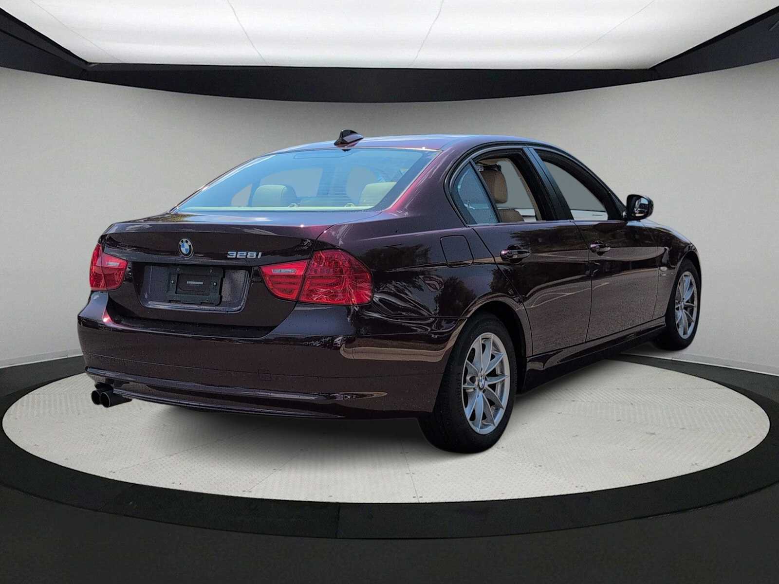 Thumbnail: 2010 BMW 3 Series - 8