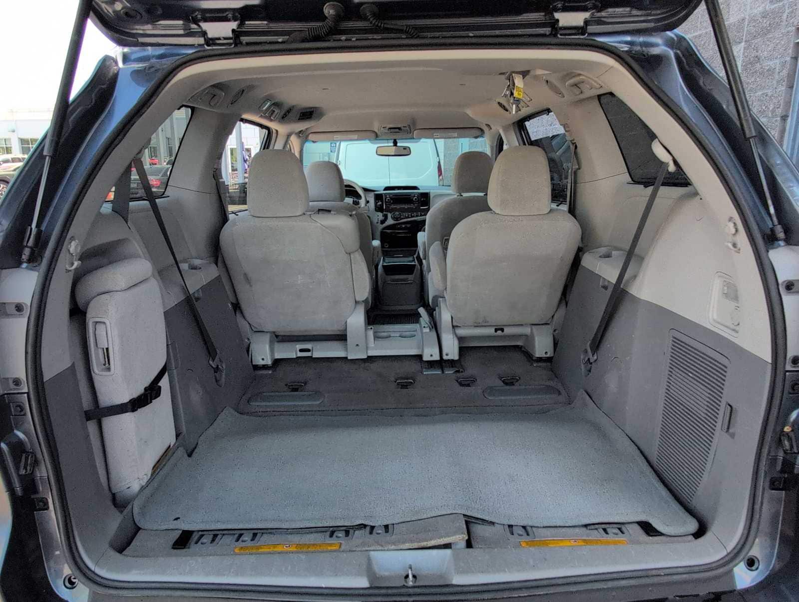 Thumbnail: 2014 Toyota Sienna - 30